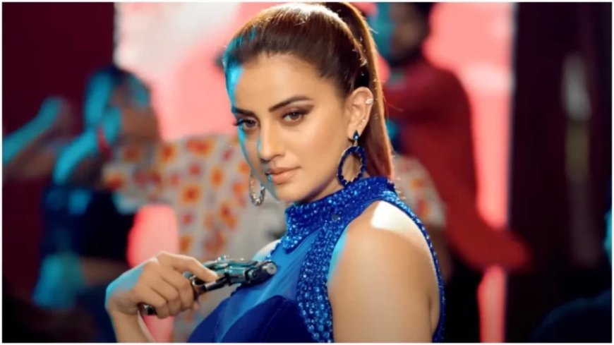 Bollywood News:अक्षरा सिंह ने हाथ में बंदूक, जालिम अदाएं और कातिलाना नजरों से उड़ाया गर्दा- वीडियो मचा रहा बवाल