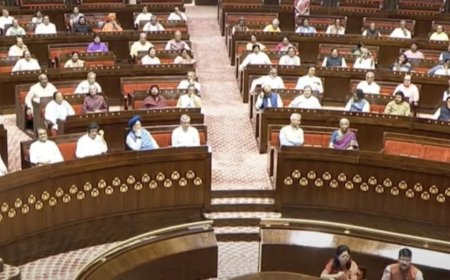 Parliament Session: लोकसभा में राहुल गांधी ने NEET पर चर्चा की मांग की- राज्यसभा में खड़गे बोले...