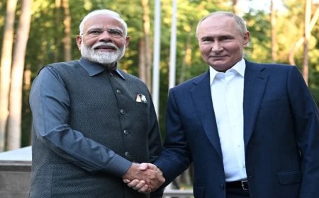 India-Russia Relation: पीएम मोदी रूस में बोले, 'बम, गोलियों और बंदूकों के बीच शांति वार्ता सफल नहीं होती'