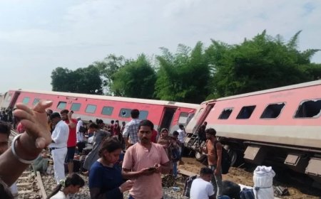 Train Accident News: UP में बड़ा रेल हादसा, डिब्रूगढ़ एक्सप्रेस के 12 कोच पलटे; 4 यात्रियों की हुई मौत