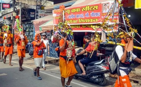 UP Kanwar Yatra: कांवड़ नेम प्लेट विवाद पर यूपी में संग्राम- पहले प्रशासन, फिर नेता, अब सेलिब्रिटी...