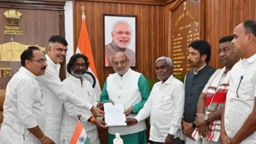 Jharkhand Politics: चंपई सोरेन ने दिया CM पद से इस्तीफा, हेमंत सोरेन ने किया सरकार बनाने का दावा पेश