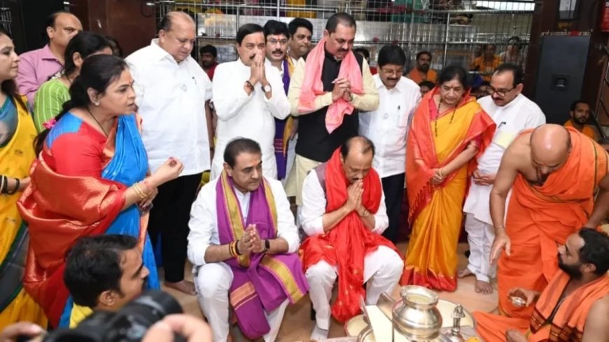Ajit Pawar News: अजित पवार रंगे अब हिंदुत्व के रंग में, मंत्रियों और विधायकों के साथ पहुंचे सिद्धिविनायक