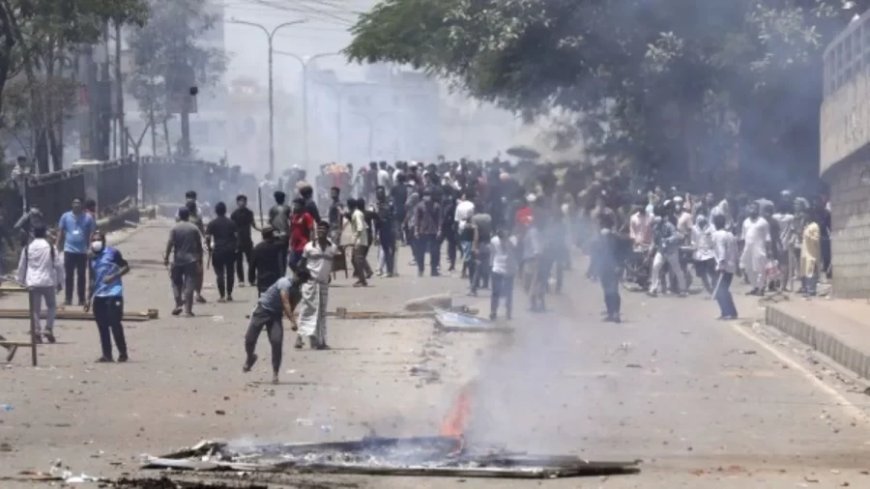 Bangladesh News: बांग्लादेश में हालात हुए और बेकाबू, खूनी झड़प में 32 लोगों की मौत; इंटरनेट सेवाएं ठप