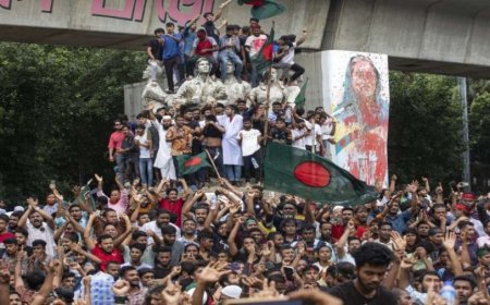 Bangladesh Violence: शेख हसीना ने छोड़ा देश... कई पत्रकारों को भी मारी गई गोली, सोमवार को 135 की मौत