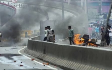 Bangladesh Violence: बांग्लादेश में अब सेना के काफिले पर नाराज भीड़ ने किया हमला, कई घायल, कर रहे हैं ये मांग