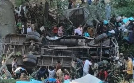 Jammu-Kashmir News: बडगाम में BSF जवानों को ले जा रही बस खाई में गिरी, 3 की मौत, 32 घायल