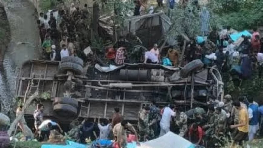 Jammu-Kashmir News: बडगाम में BSF जवानों को ले जा रही बस खाई में गिरी, 3 की मौत, 32 घायल