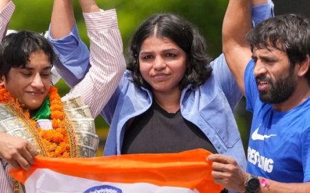 WFI President: बबीता पर साक्षी मलिक ने लगाया बड़ा आरोप, विनेश-बजरंग की भी खोली पोल