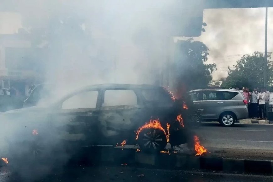 Burning Car Jaipur: चलती कार में अचानक लगी आग, हैंड ब्रेक लगाने के बाद भी बेकाबू