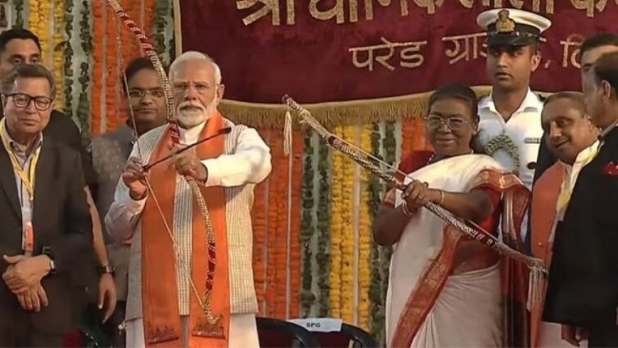 Ravan Dahan: लाल किले से सटे रामलीला मैदान में हुआ रावण दहन, PM मोदी और राष्ट्रपति मुर्मू रहीं मौजूद