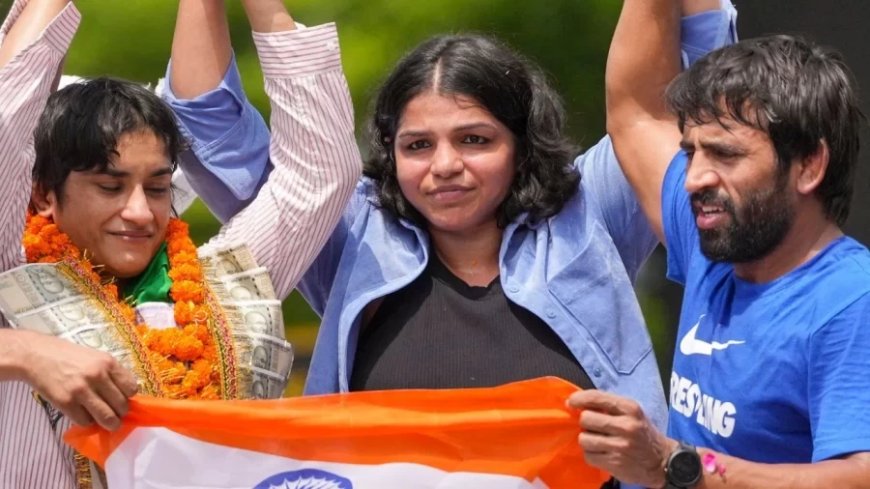 WFI President: बबीता पर साक्षी मलिक ने लगाया बड़ा आरोप, विनेश-बजरंग की भी खोली पोल