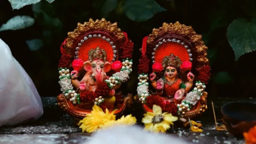 Diwali 2024:दिवाली पूजा के बाद लक्ष्मी- गणेश जी की पुरानी मूर्ति का क्या करें?