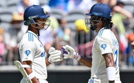 IND vs AUS:पर्थ टेस्ट में भारत का दबदबा, दूसरे दिन के अंत में भारत 172/0, अबतक 218 रनों की ली बढ़त