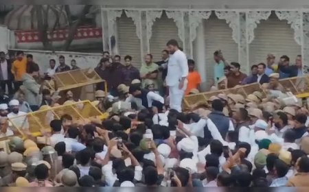 Udaipur News:उदयपुर सिटी पैलेस के बाहर पुलिस-विश्वराज के समर्थक आमने-सामने- राजतिलक की रस्म पर विवाद