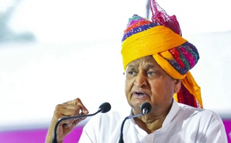 Ashok Gehlot News:अजमेर शरीफ दरगाह पर अदालती नोटिस पर भड़के गहलोत, बीजेपी पर साधा निशाना