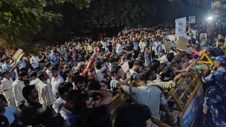 Uttar Pradesh News:छात्र आयोग के सामने से क्यों नहीं हट रहे? पुलिस टेंशन में, आंदोलन तेज