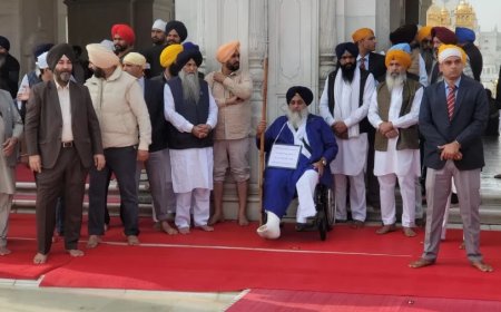 Sukhbir Singh Badal:गले में तख्ती-हाथ में बरछा... इस तरह पंजाब में सुखबीर बादल काट रहे सजा