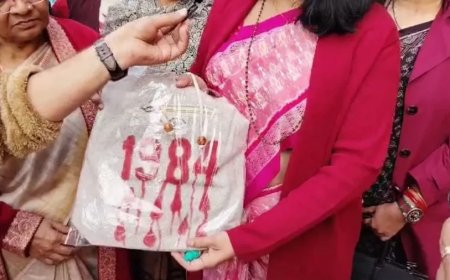 Priyanka Gandhi Bag:प्रियंका गांधी को भाजपा सांसद ने 1984 लिखा बैग दिया- सिख दंगों की दिलाई याद