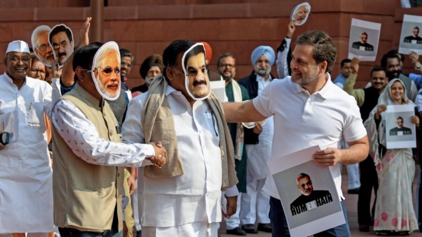Rahul Gandhi News:संसद में सोमवार को मोदी-अडानी का मुखौटा लगाए सांसदों का राहुल ने इंटरव्यू लिया