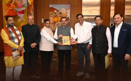 Mahakumbh 2025:महाकुंभ में खाने के बाद गीता प्रेस की किताबें भी फ्री बांटेंगे अडानी