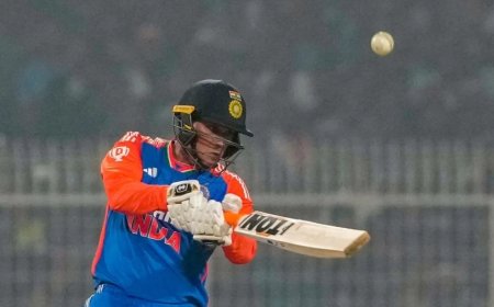 IND vs ENG:इंग्लैंड के गेंदबाजों की अभिषेक शर्मा ने कर दी कुटाई, आकाश चोपड़ा की इस बात का दिया जवाब