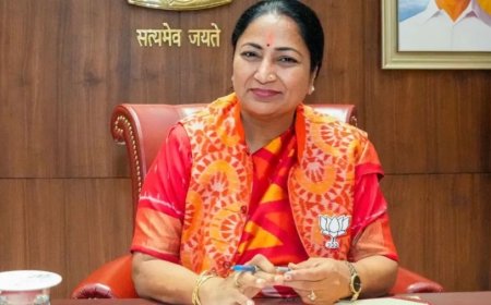 CM Rekha Gupta News:CM रेखा का AAP पर हमला, कहाँ- दिल्ली सरकार का खजाना खाली पर पूरे होंगे वादे...