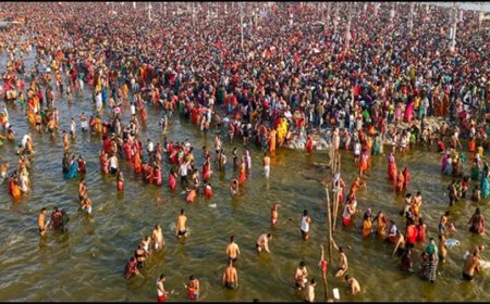 Mahakumbh 2025:महाकुंभ का समापन होने के बाद भी श्रद्धालु प्रयागराज पहुंच रहे, गंगा में लगा रहे डुबकी