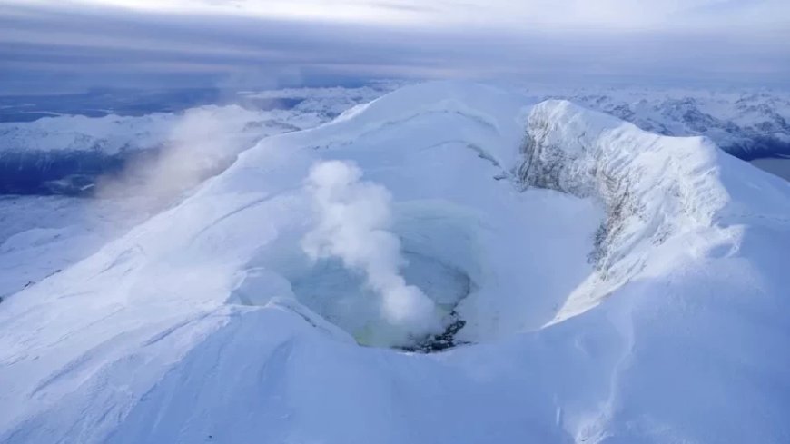 Mount Spurr Alert:अलास्का में तबाही की आहट! दिख रही है असामान्य गतिविधि, फट सकता है सबसे खतरनाक ज्वालामुखी
