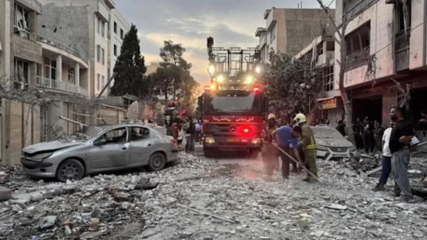 Israel-Iran News:इजराइल-ईरान के बीच भीषण जंग जारी, रक्षा मंत्रालय की इमारत और न्यूक्लियर हेडक्वार्टर ध्वस्त
