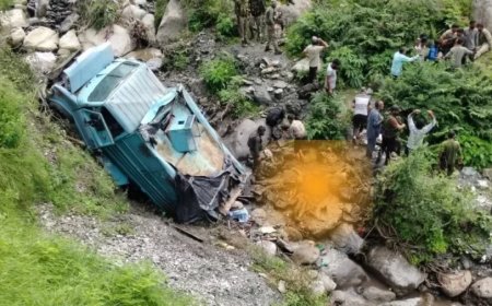 Jammu-Kashmir News:उधमपुर में 200 फीट गहरी खाई में गिरी CRPF जवानों की गाड़ी, 3 की मौत, 10 घायल