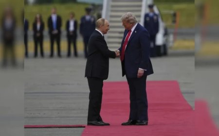 Trump-Putin Meeting:ट्रंप ने अलास्का में पुतिन के लिए बिछाई 'रेड कार्पेट', छला हुआ महसूस कर रहे हैं यूक्रेन के लोग