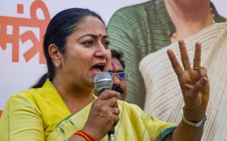 CM Rekha Gupta:हाथ खींचा-सिर टेबल पर लगा... दिल्ली CM रेखा गुप्ता हमले के बाद सदमे में