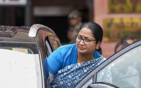 CM Rekha Gupta News:दिल्ली की CM रेखा पर हमला, शख्स ने पहले कागज दिया, फिर मारा थप्पड़; AAP ने की निंदा