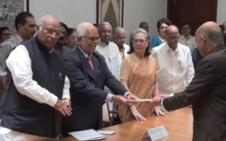 Vice President Election:विपक्ष के उपराष्ट्रपति पद के उम्मीदवार बी सुदर्शन रेड्डी ने किया नामांकन, कई बड़े नेता रहे मौजूद