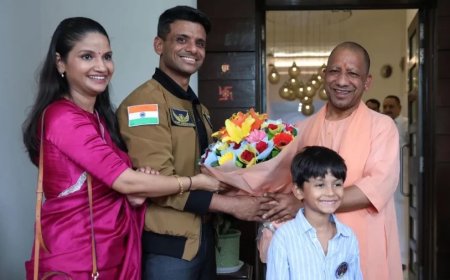 Shubhanshu Shukla:अंतरिक्ष यात्री शुभांशु शुक्ला ने CM योगी से की मुलाकात, परिवार भी रहा मौजूद