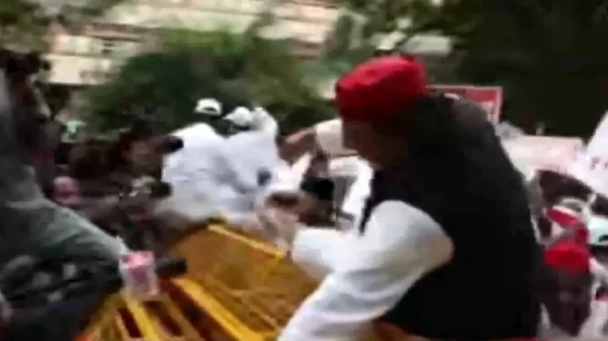 INDI Alliance Protest:राहुल और प्रियंका गांधी को लिया गया हिरासत में, पार्लियामेंट के बाहर रोका गया प्रोटेस्ट मार्च