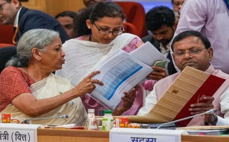 GST Council Meeting:जीएसटी में हेल्थ इंश्योरेंस पर राहत संभव, लग्जरी इलेक्ट्रिक वाहनों पर बढ़ेगा टैक्स?