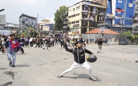 Nepal Protest:सोशल मीडिया पाबंदी पर नेपाल में मचा बवाल, संसद में घुसे प्रदर्शनकारी; 18 की मौत