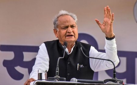 Ashok Gehlot News:पूर्व CM गहलोत की स्मार्टफोन गारंटी-कार्ड केस में राहत, हाईकोर्ट ने खत्म की याचिका