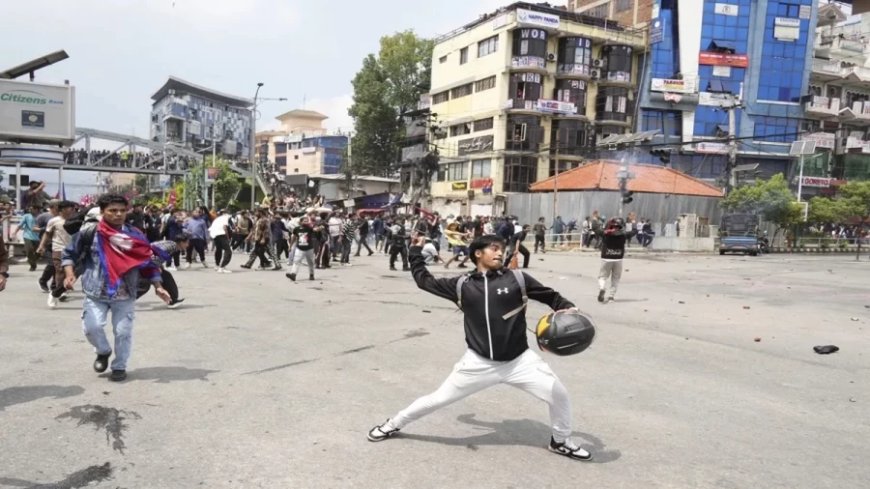 Nepal Protest:सोशल मीडिया पाबंदी पर नेपाल में मचा बवाल, संसद में घुसे प्रदर्शनकारी; 18 की मौत