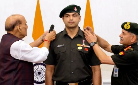 Neeraj Chopra:नीरज चोपड़ा को मिला धोनी वाला सम्मान, भारतीय सेना में बने लेफ्टिनेंट कर्नल