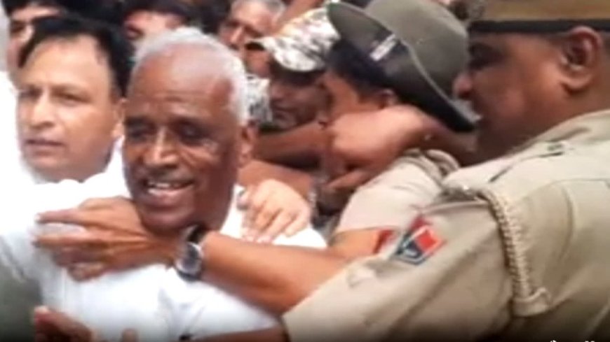 Sikar Protest:सीकर में सांसद और पुलिस के बीच धक्का-मुक्की: किसानों की मांगों को लेकर कलेक्ट्रेट पर प्रदर्शन