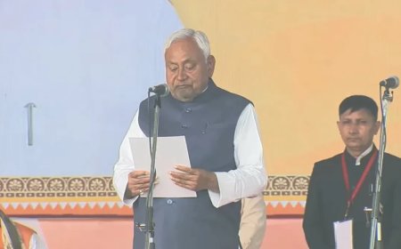 Nitish Kumar Oath Ceremony:नीतीश कुमार ने 10वीं बार ली CM पद की शपथ, 26 मंत्रियों के साथ नई कैबिनेट का गठन