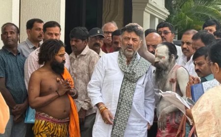 Karnataka Politics:कर्नाटक कांग्रेस में बगावत: डीके शिवकुमार को नागा साधुओं का आशीर्वाद, सीएम पद पर खींचतान