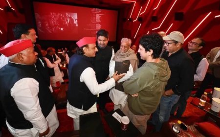 120 Bahadur Movie:'120 बहादुर' देख अखिलेश यादव हुए भावुक, बोले - 'यह फिल्म हर किसी को देखनी चाहिए'