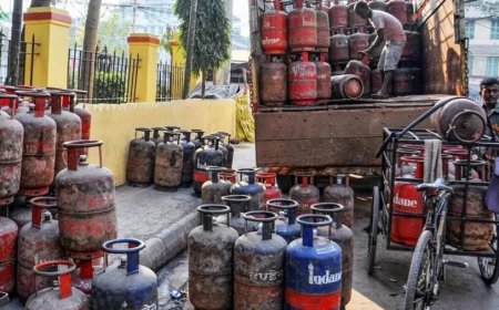 LPG Cylinder Price:कॉमर्शियल एलपीजी सिलेंडर ₹10 सस्ता, ATF की कीमतों में भारी बढ़ोतरी, जानें नए दाम