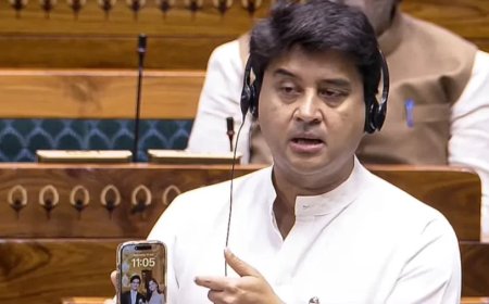 Sanchar Saathi App:संचार साथी ऐप वैकल्पिक, डिलीट भी हो सकेगा: सिंधिया ने विपक्ष के भ्रम को किया दूर