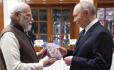 Russian Gita:पीएम मोदी ने पुतिन को भेंट की रूसी गीता, 2019 में रखी गई थी अनुवाद की नींव
