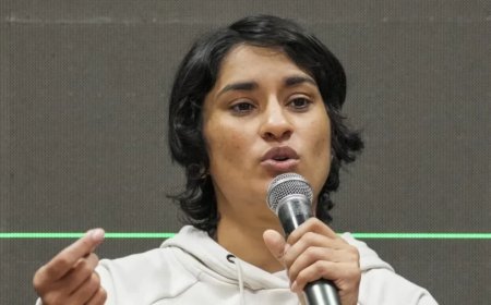 Vinesh Phogat News:विनेश फोगाट का बड़ा यू टर्न, अचानक वापस ले लिया संन्यास, बेटा भी सफर में शामिल